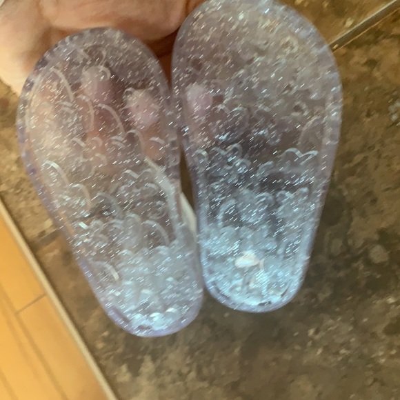 Old navy baby girl sandals - Picture 2 of 3